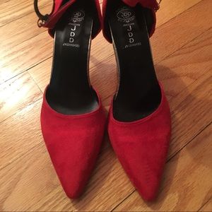 Red pointed toe heels 👠 size 8